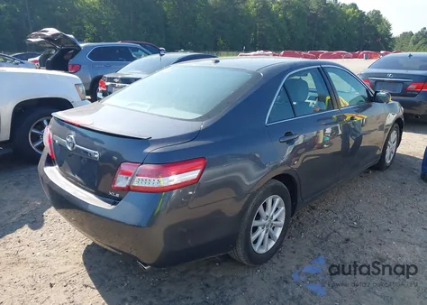 2010 Toyota Camry Xle z USA, uszkodzony, nr VIN 4T4BF3EK1AR077846
